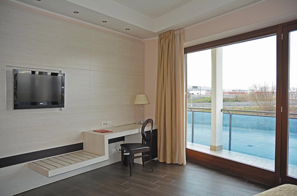 SHotel 30/49