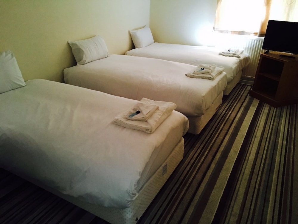 The Tudor House Hotel 5/25