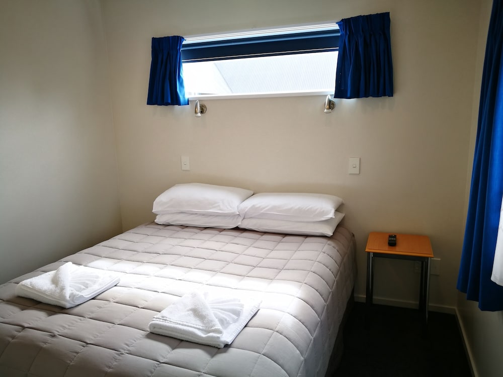 Airport Birches Motel 15/68