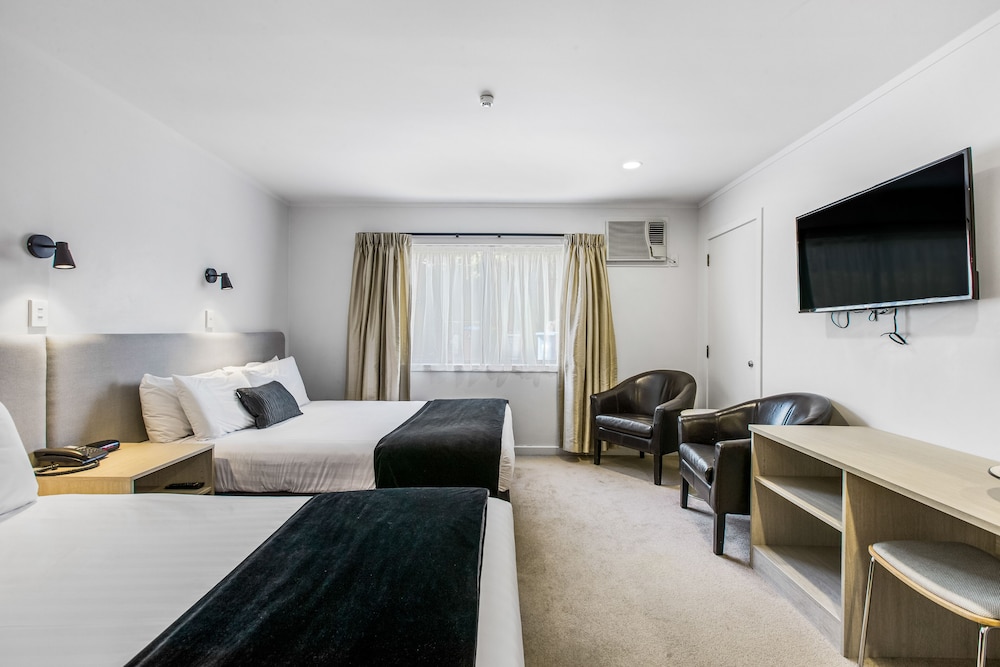 DELUXE, 2 QUEEN BEDS