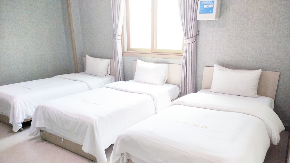 ROOM, TRIPLE