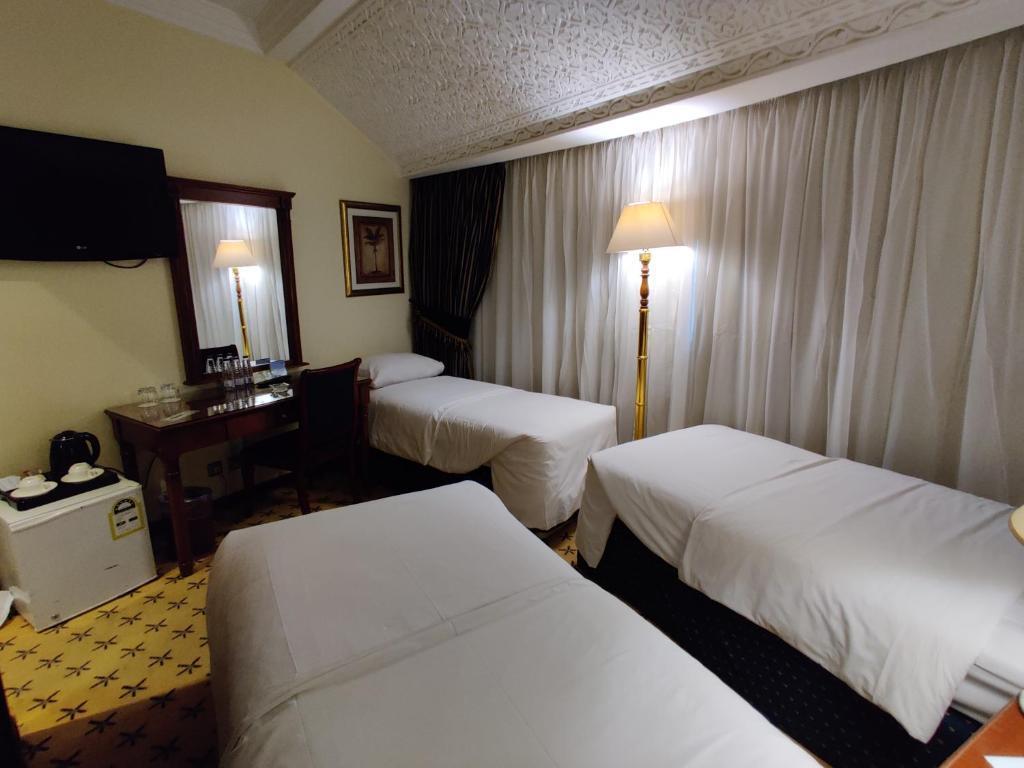 Room at Al Madina Kareem Hotel, MADINAH