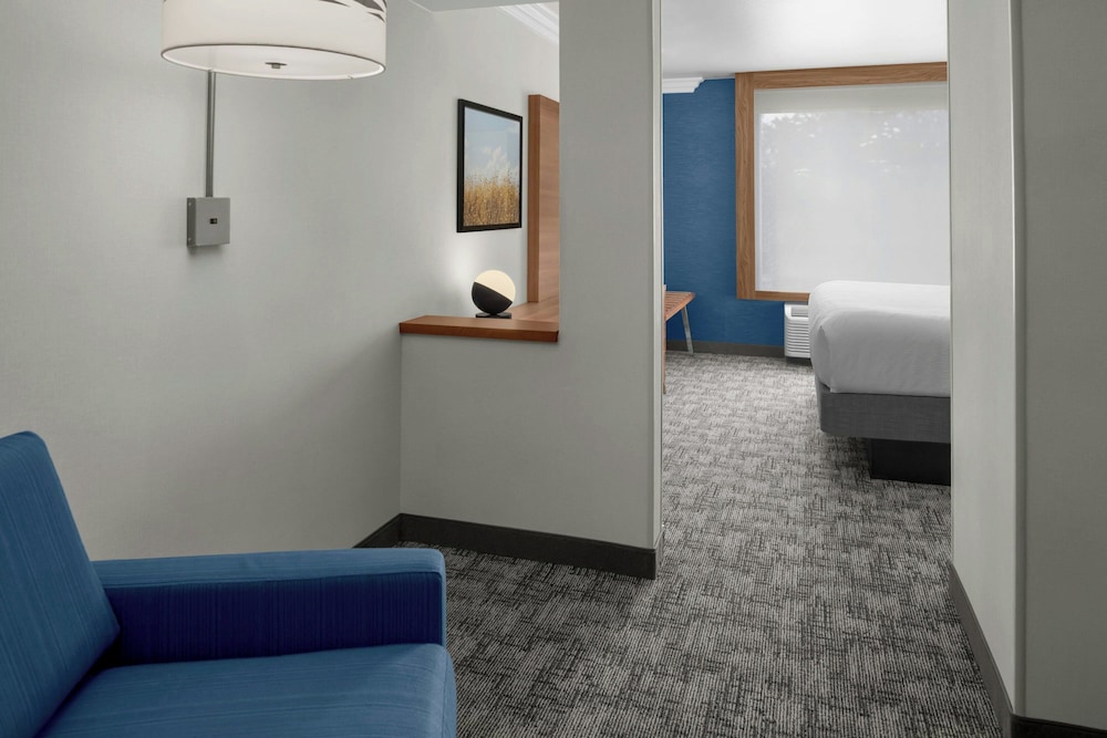 Holiday Inn Express Suites Rancho Cucamonga 34/57