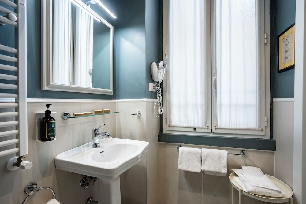Hotel Donna Francesca 33/43