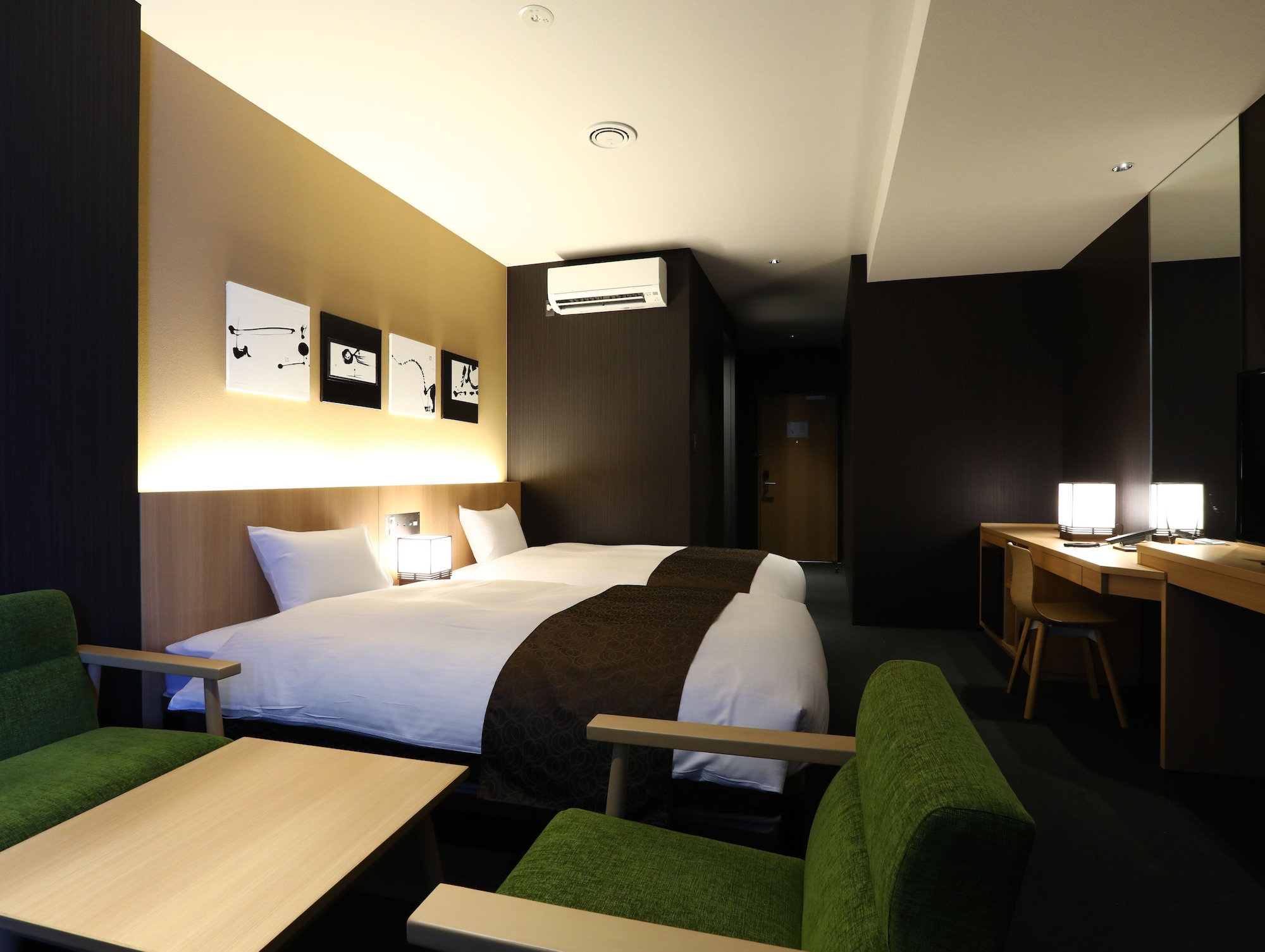 DELUXE, TWIN BEDS