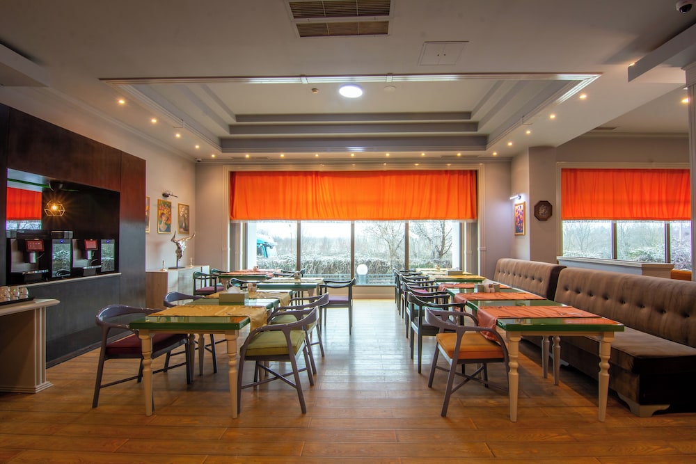PHOENICIA EXPRESS HOTEL 33/49
