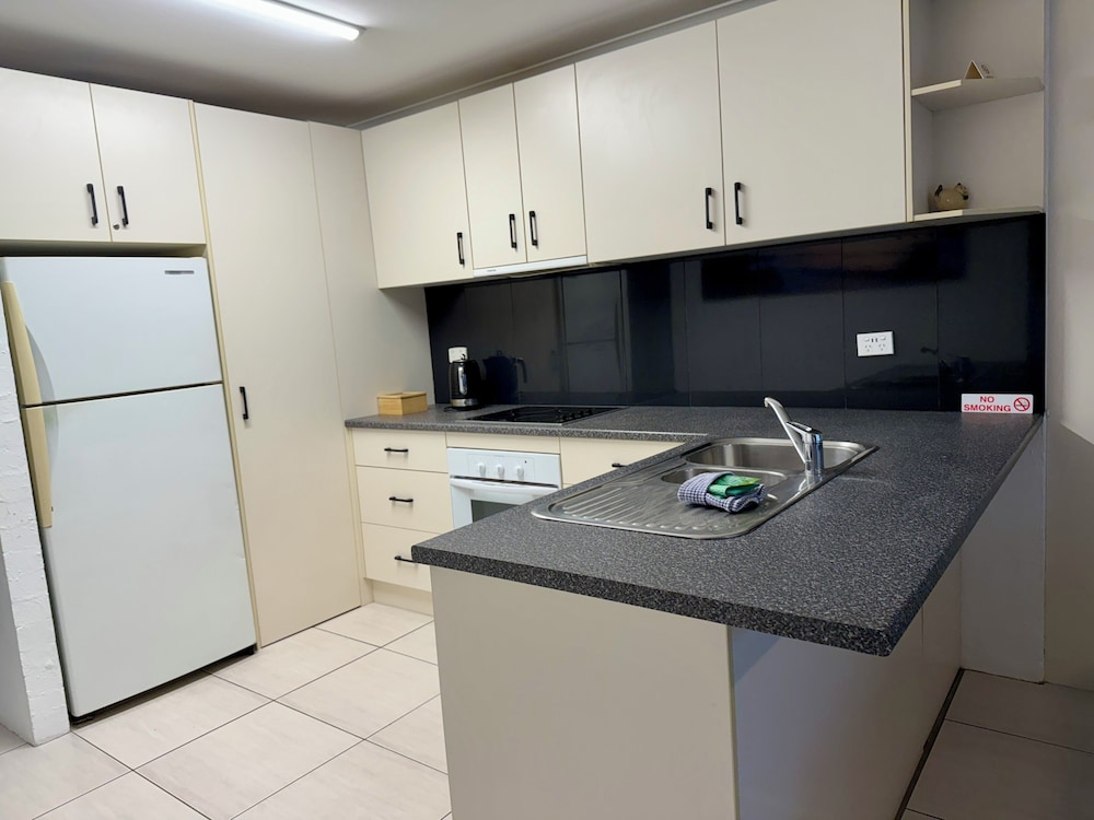 Burleigh Palms Holiday Apartments 64/75