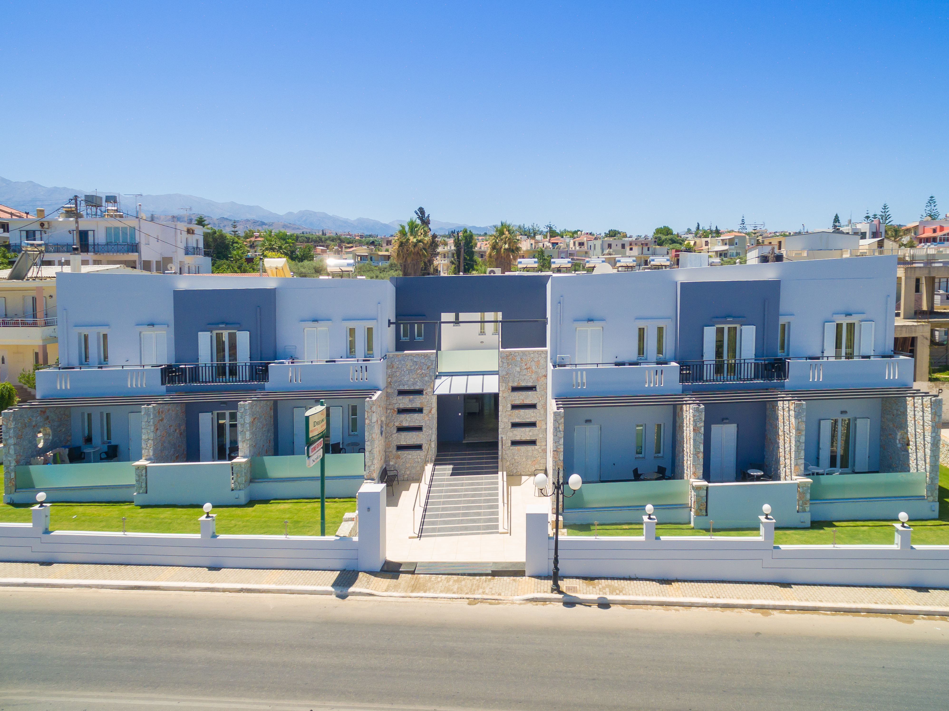Nontas Suites 1/24