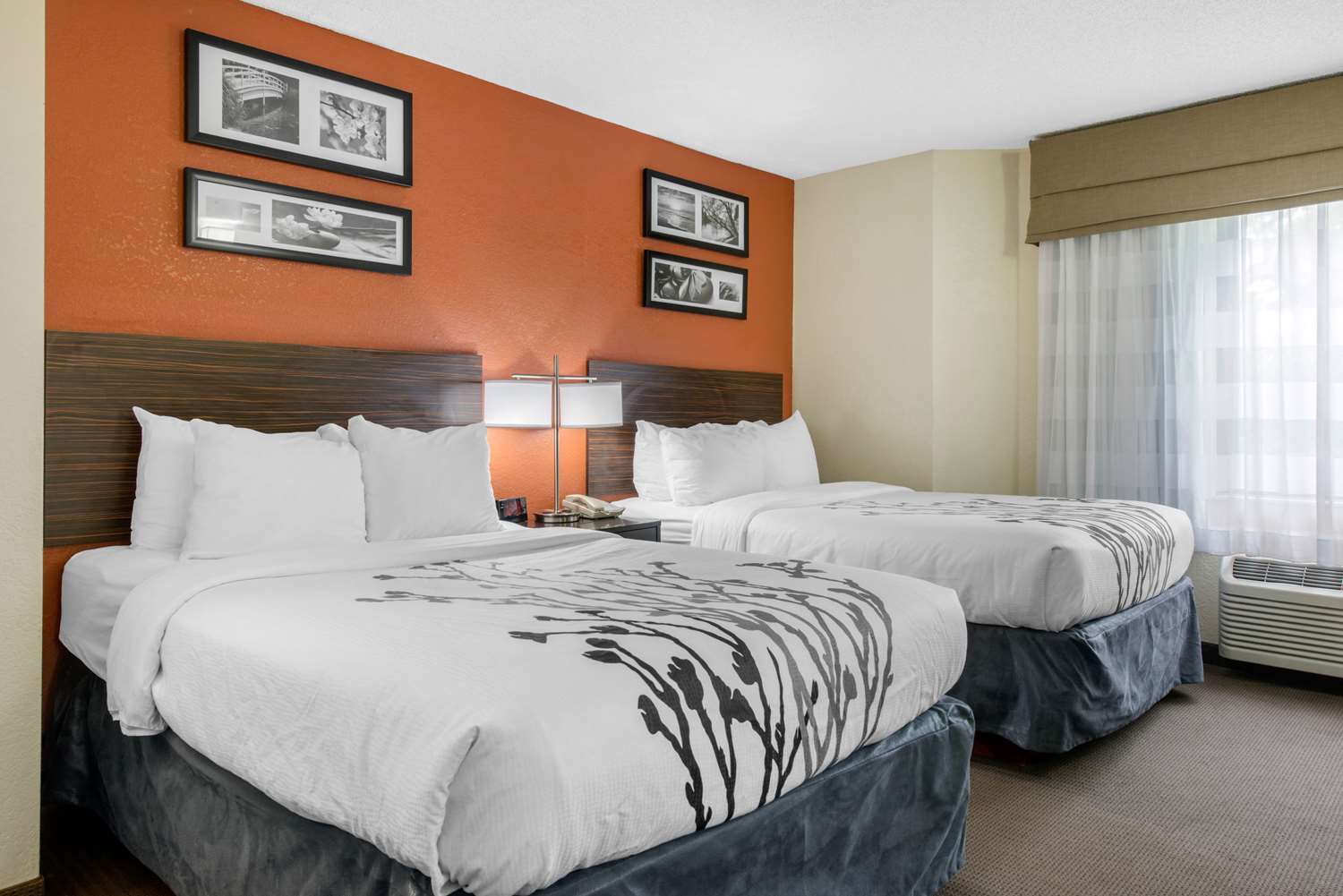 ROOM, 2 DOUBLE BEDS