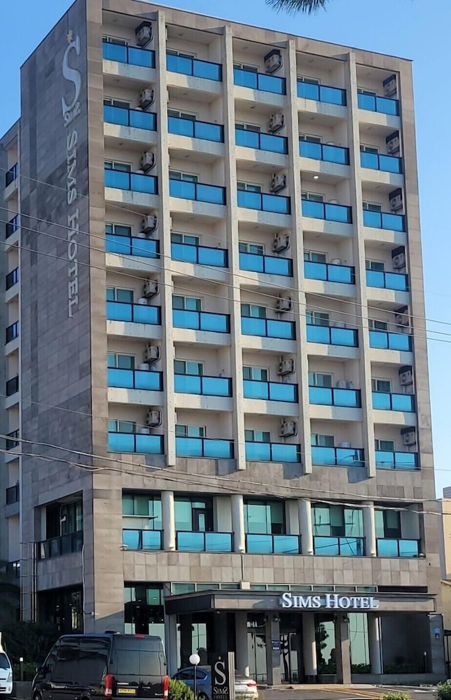Sims Hotel 8/48