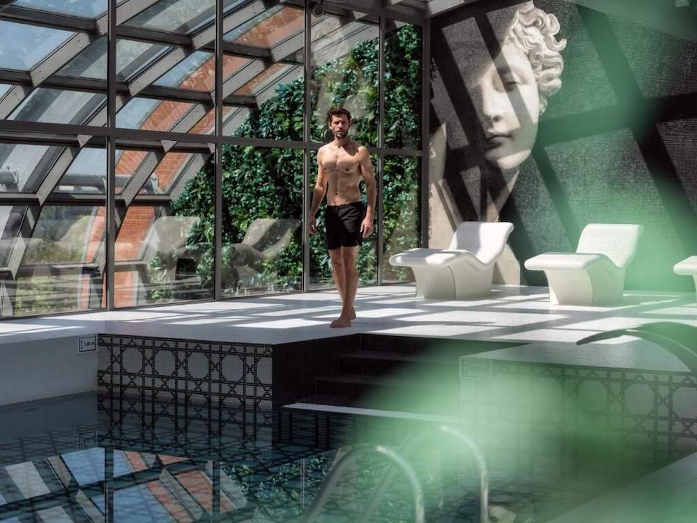 swimming pool spa