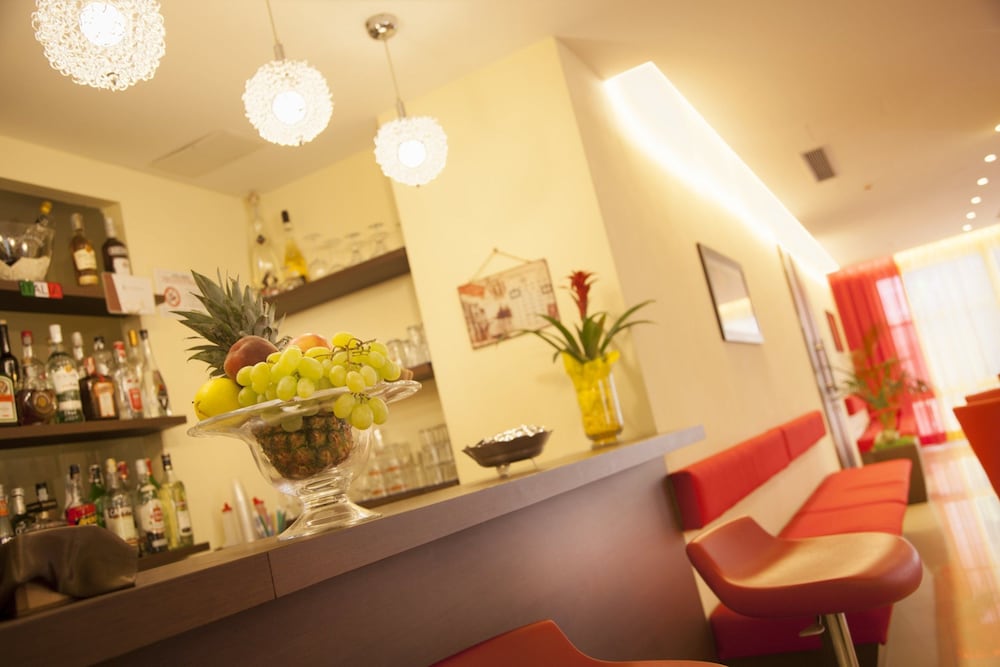 Mimosa Hotel 6/50
