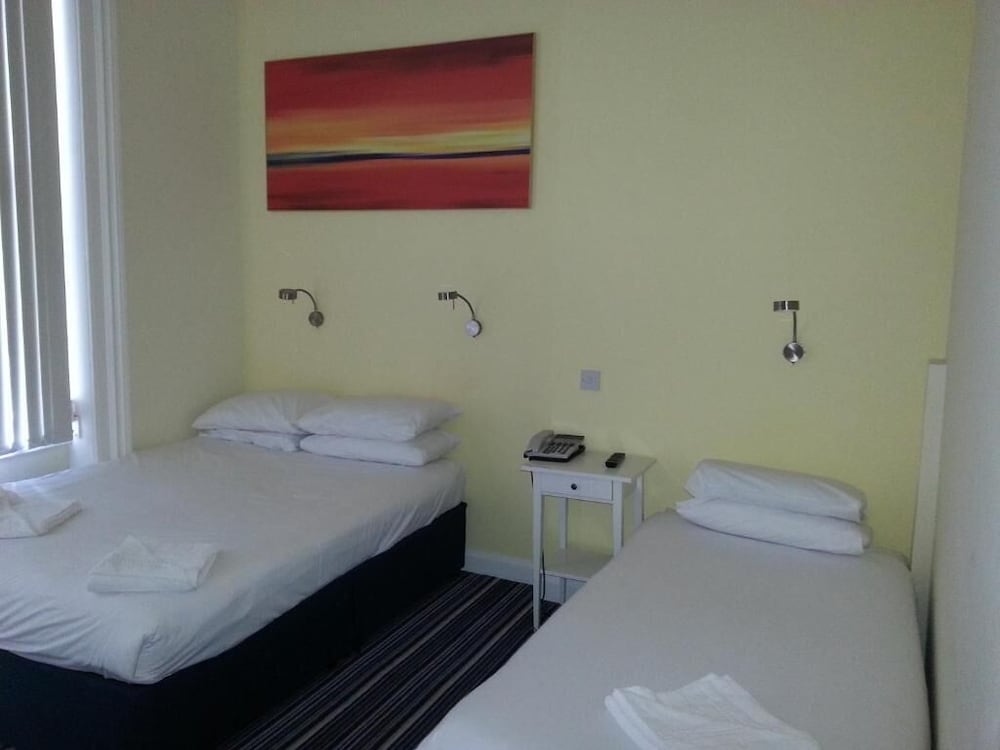 Manor Hotel 17/58