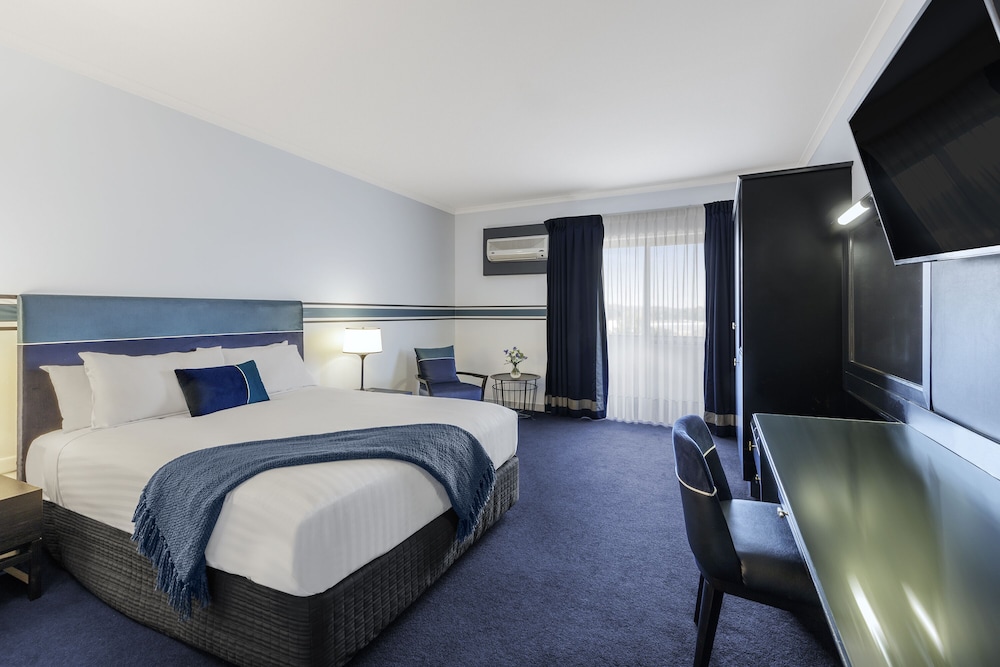 Ramada by Wyndham Diplomat Canberra 13/65