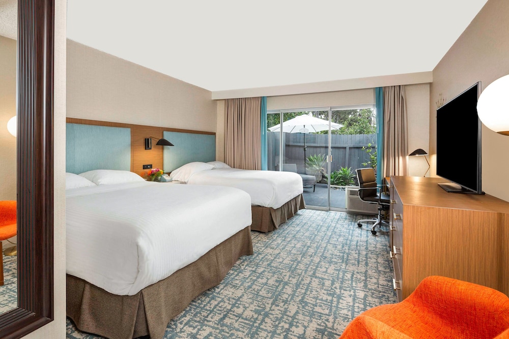 STANDARD, 2 QUEEN BEDS