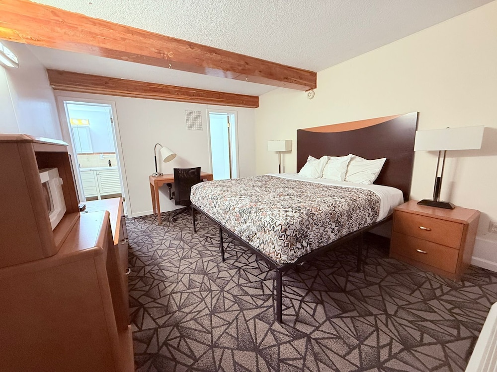 Tomahawk Motor Lodge By Riverton US-26 10/28