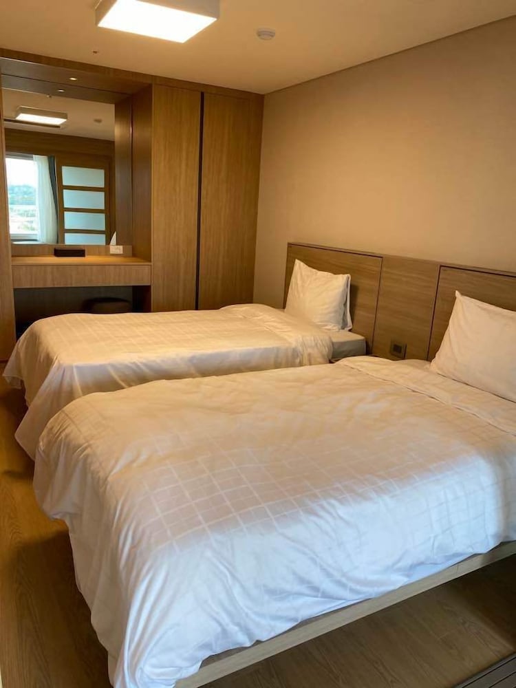 Aqua, Premier, Suite, Twin Beds, 3 Futon Beds