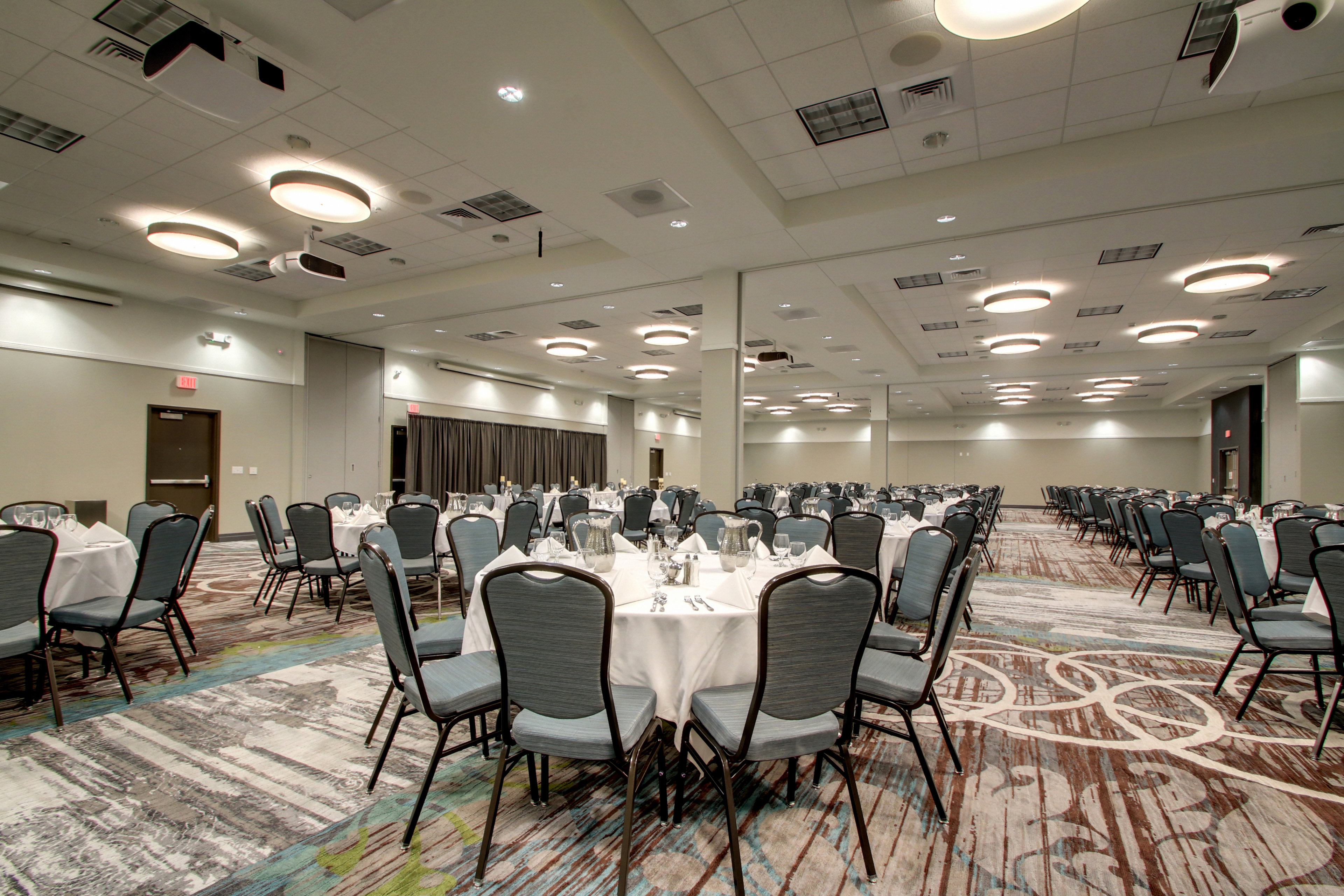 Holiday Inn Peoria At Grand Prairie 65/75