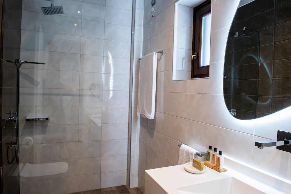 Manifest Boutique Hotel 46/50