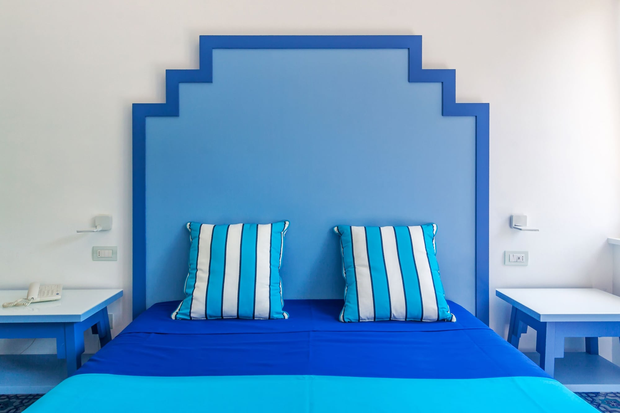 Deluxe, 1 King and 1 Single Beds