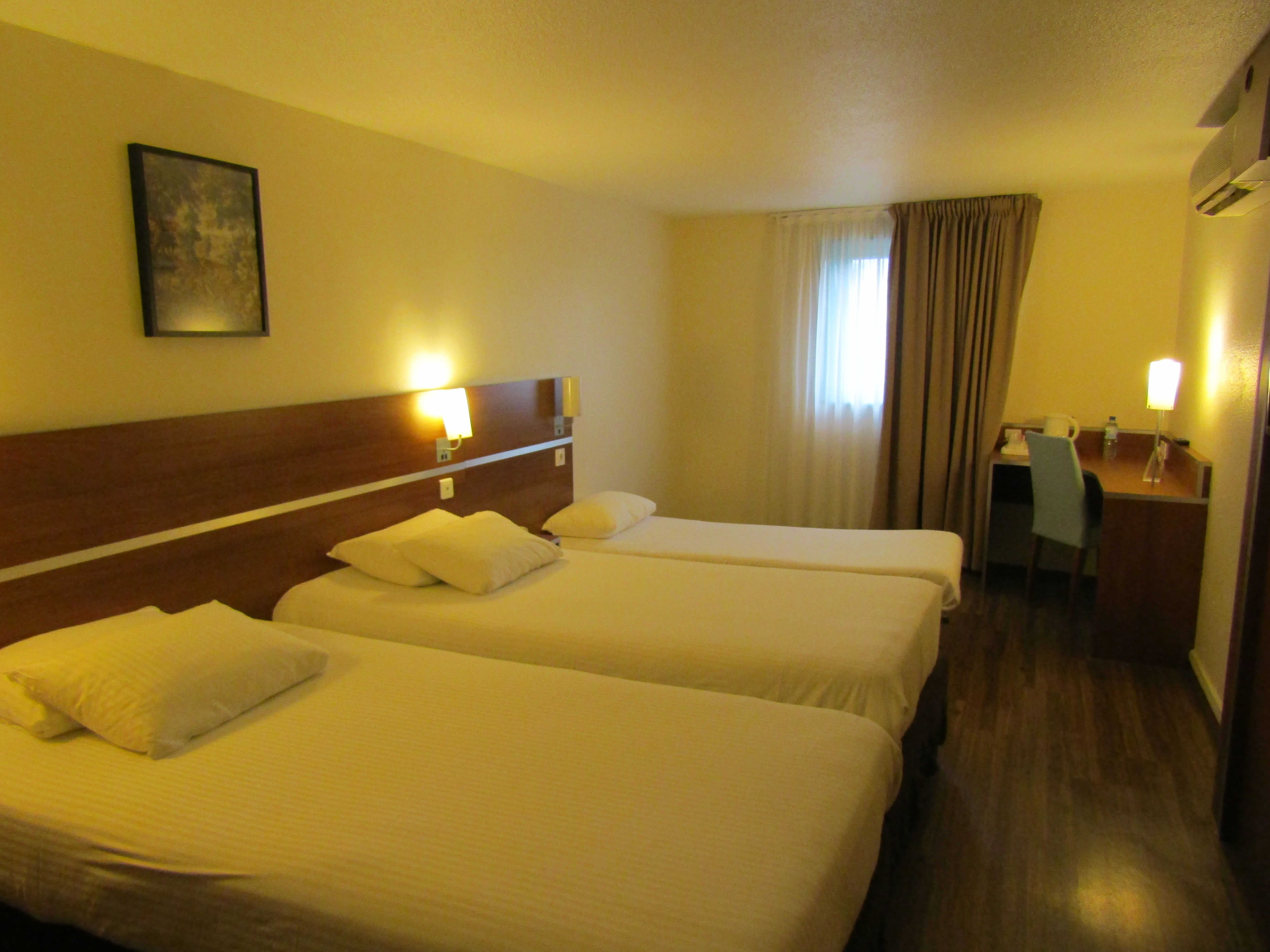 Room, Triple