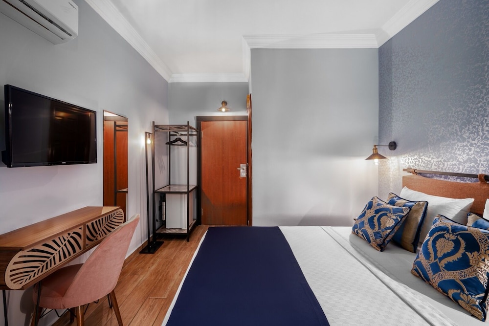 M.C.A. Marquis Hotel 28/57
