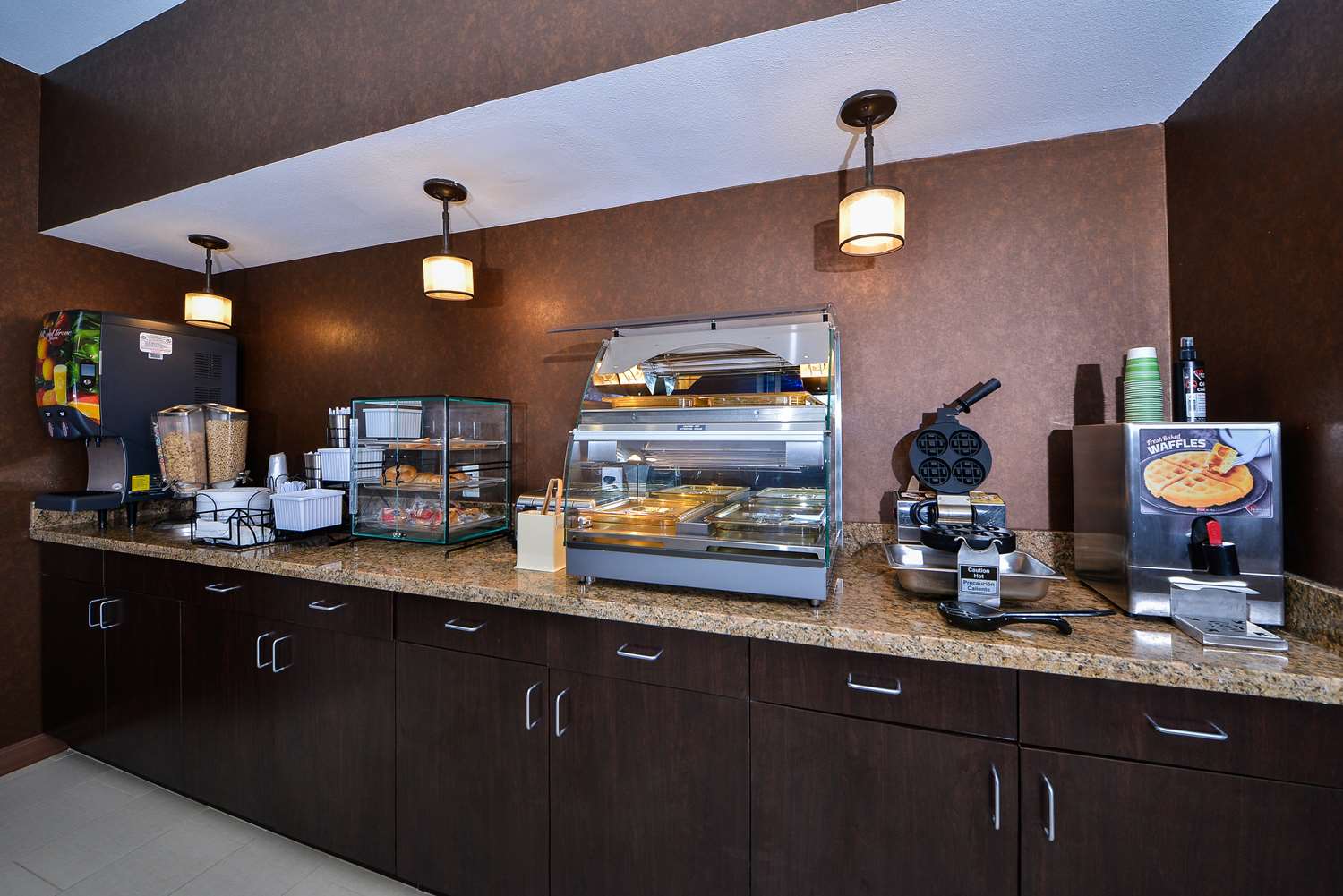 Americas Best Value Inn Suites Cuero 7/11