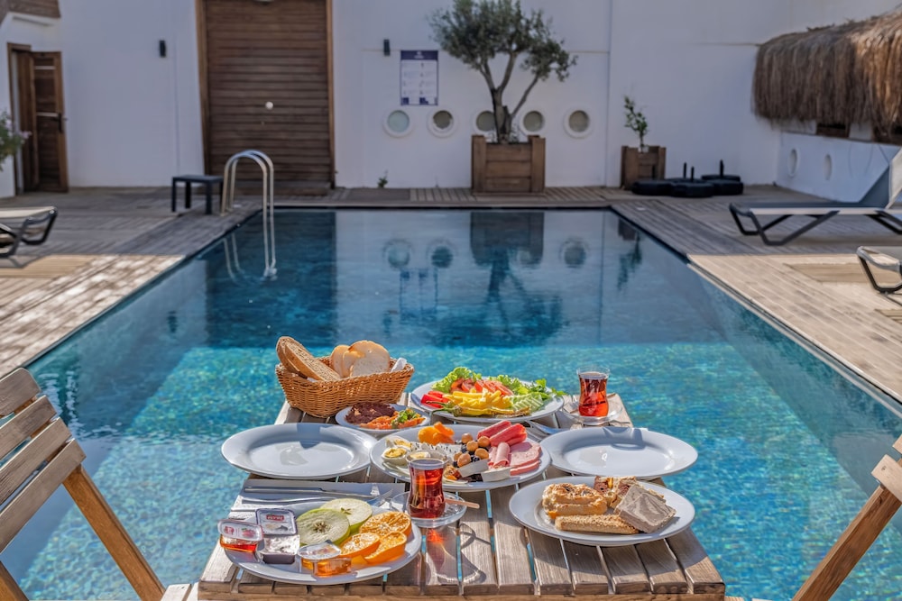 Costa Viva Bodrum 35/46