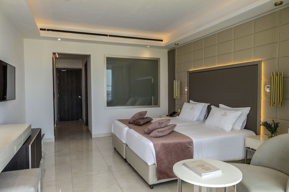 Chrysomare Beach Hotel & Resort 18/68