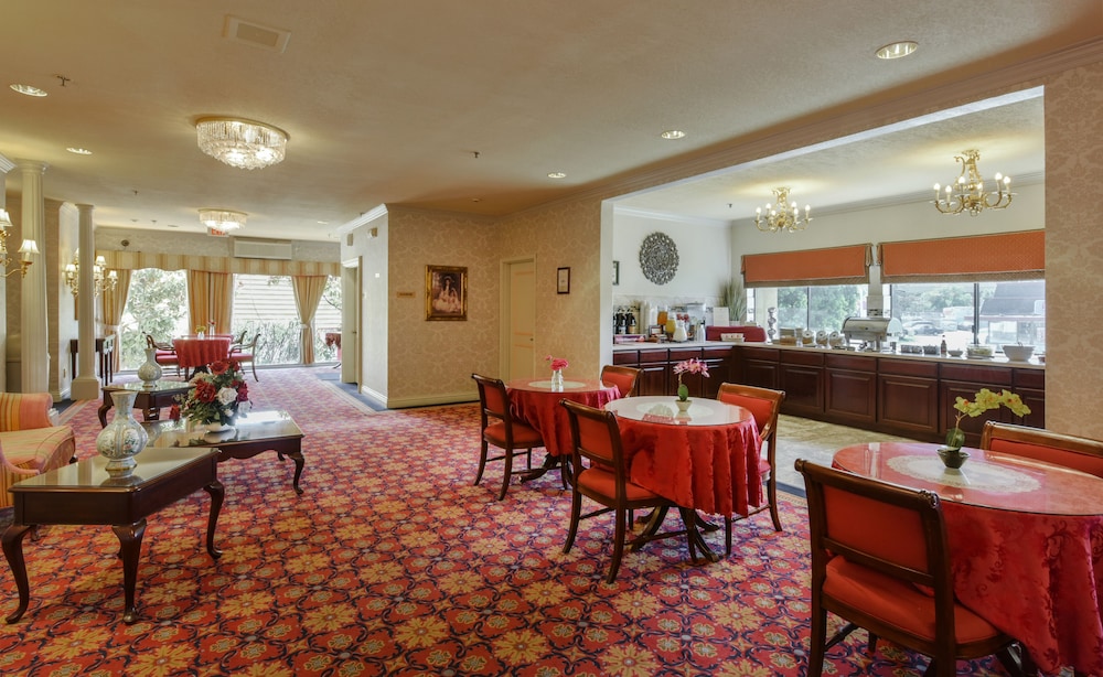 Carlyle Hotel 52/70