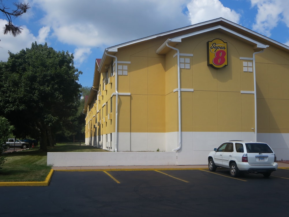 Super 8 by Wyndham Mundelein/Libertyville Area 42/45