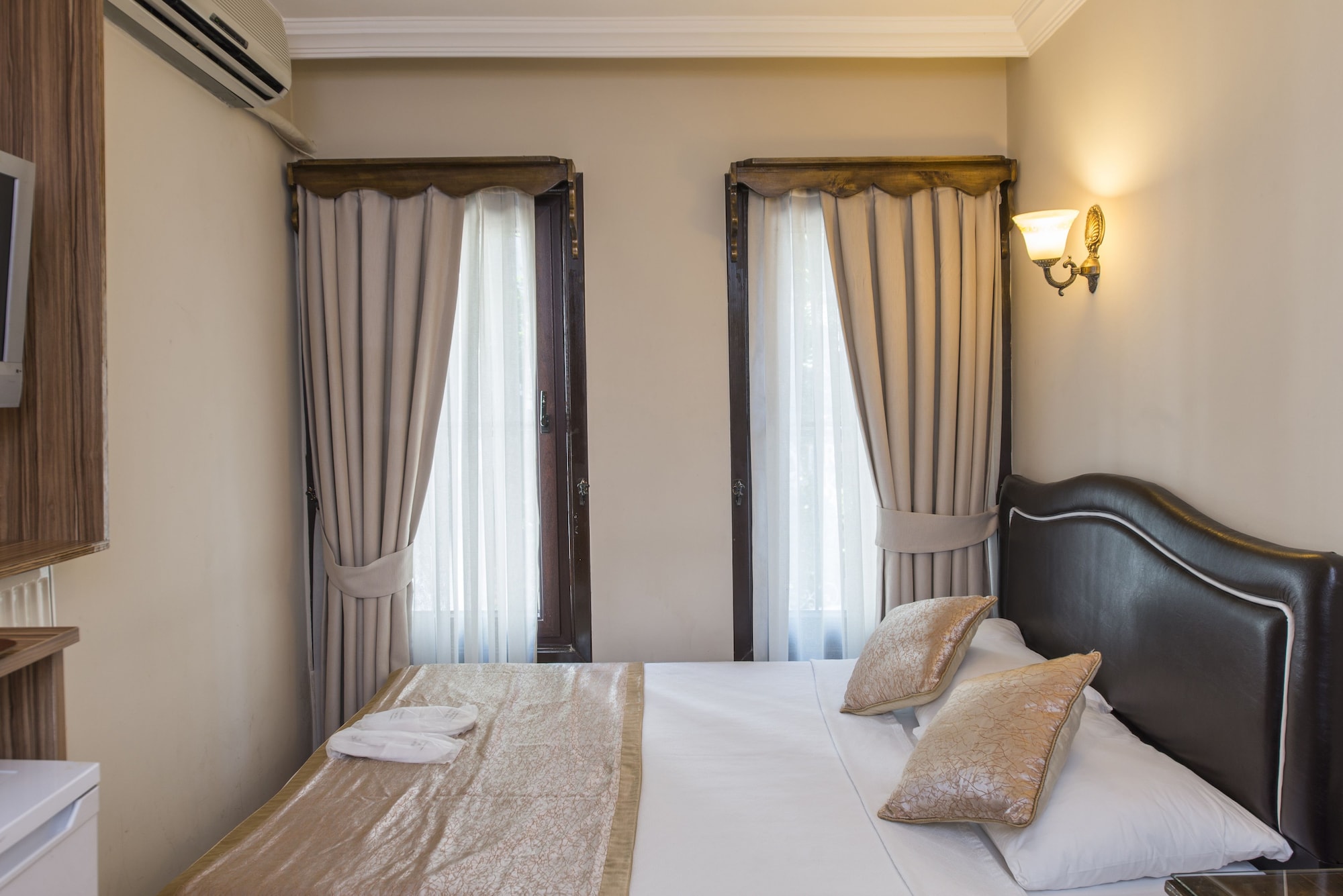 ECONOMY, SINGLE, DOUBLE BED