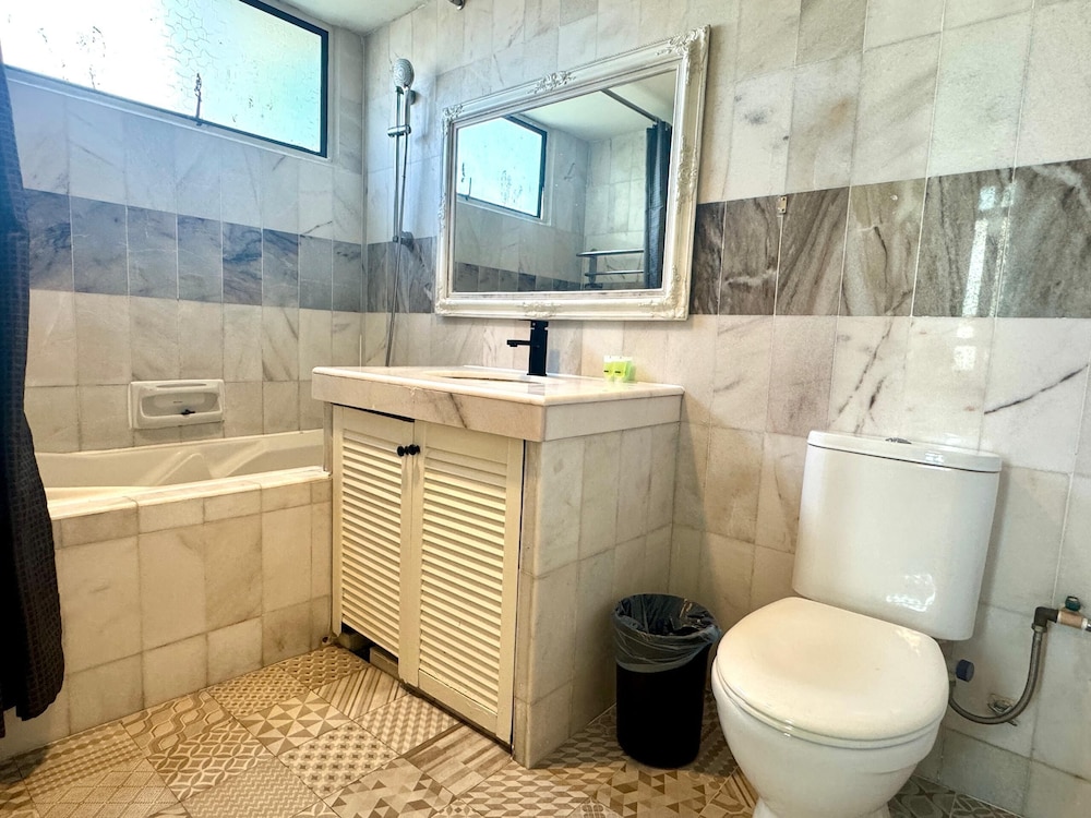 Century Bay Private Residences 68/68