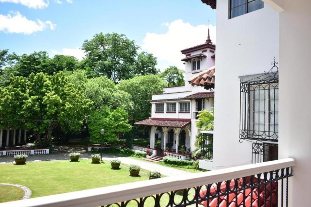 The Henry Suites MiraNila QC 33/41