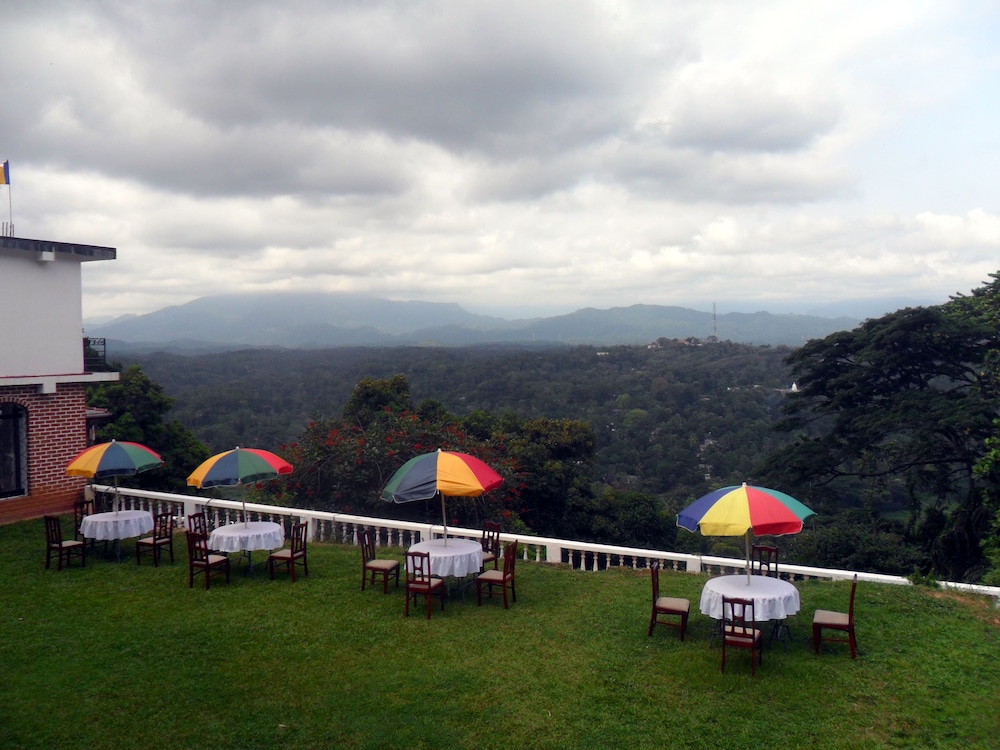 Mahaweli Regent Hotel 31/42
