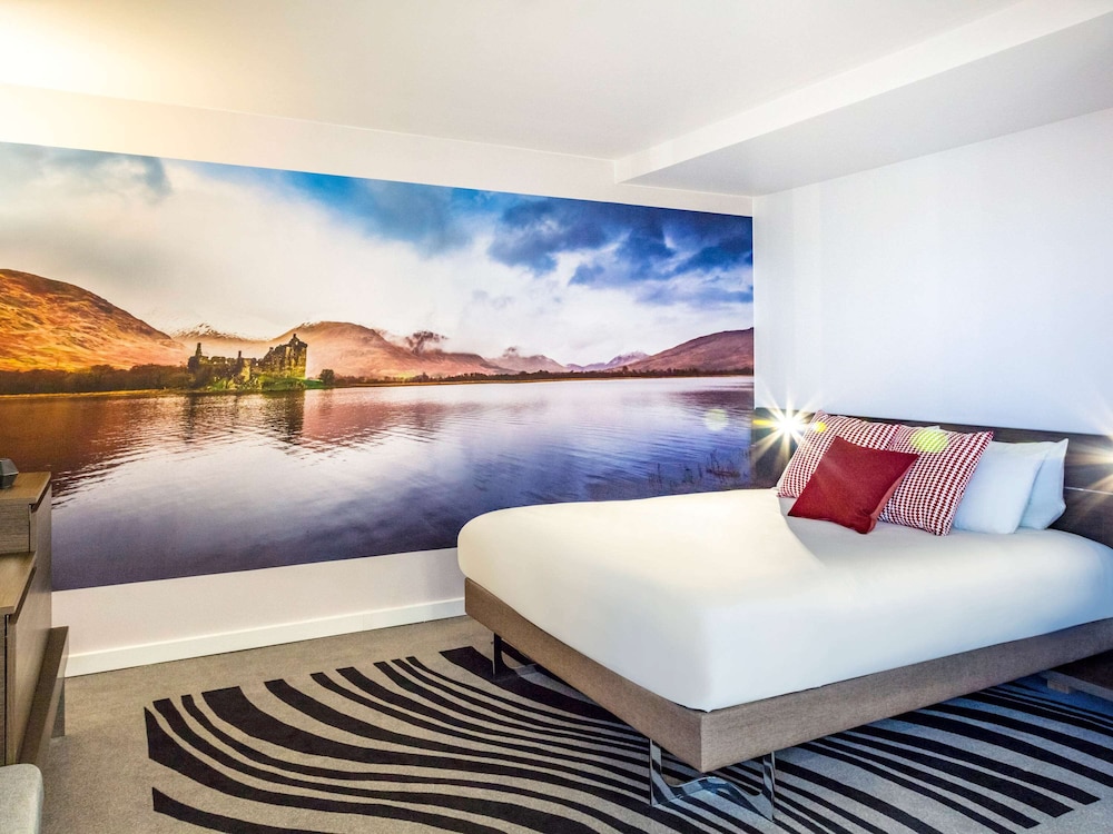 NOVOTEL EDINBURGH CENTRE 26/74