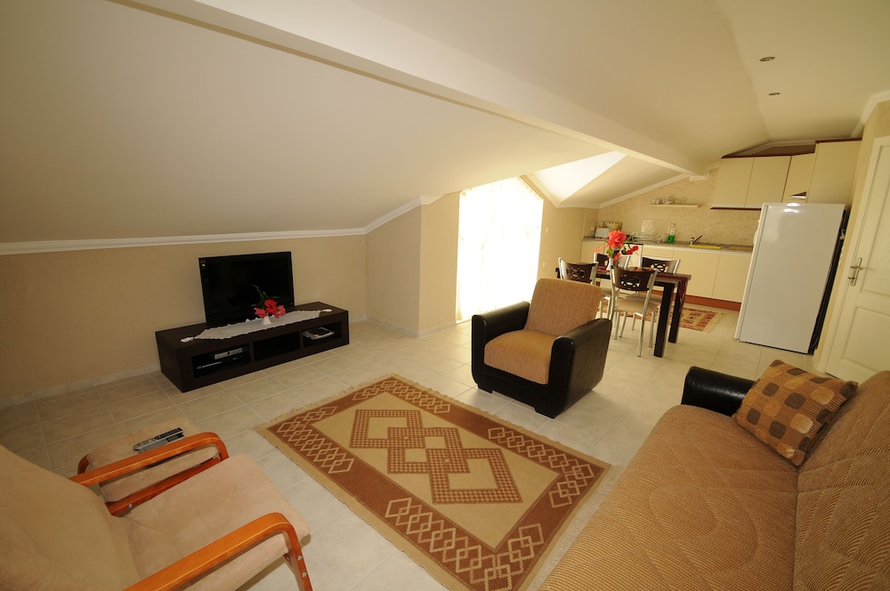 Pegasus Hotel & Villa 32/50