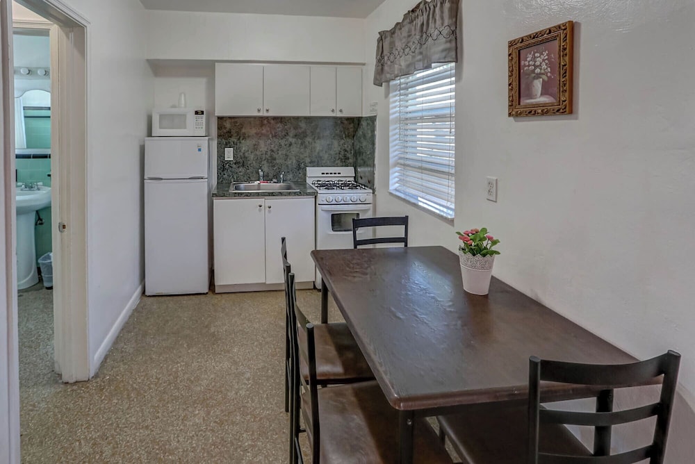 Richard s Pet Friendly Motel 25/41