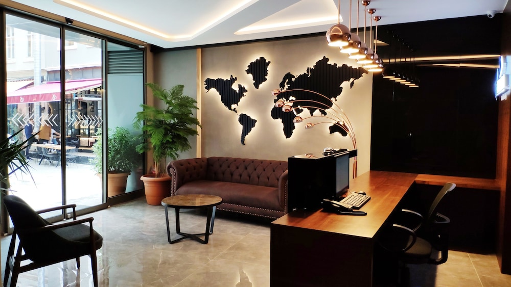Triada Hotel Karakoy 48/65