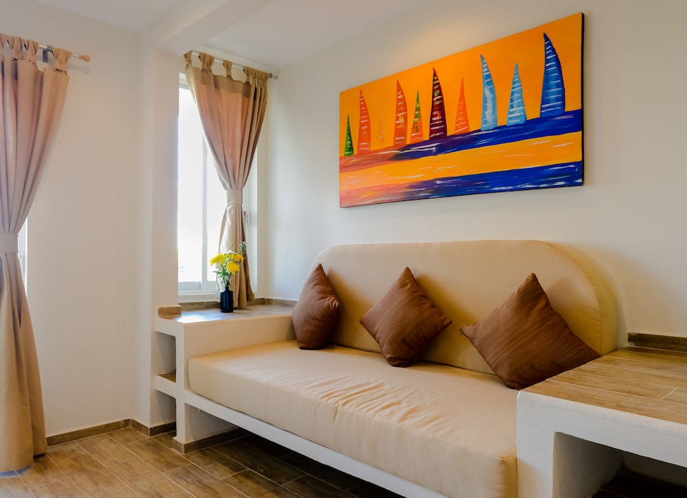 SUPERIOR, APARTMENT, MULTIPLE BEDS, KITCHENETTE