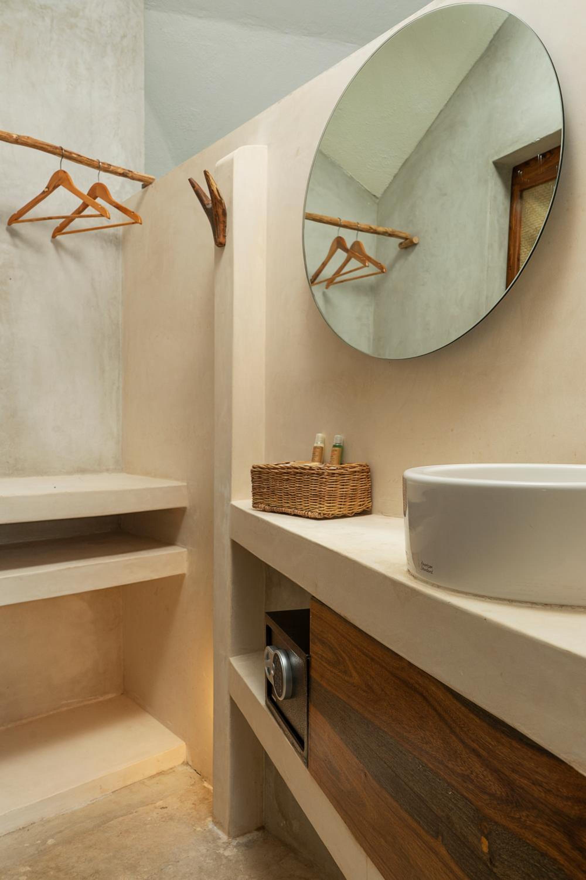 Mamasan Treehouses & Cabins 50/50
