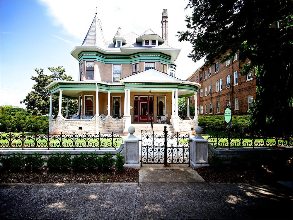 Hassinger Daniels Mansion Bed and Breakfast 4/50