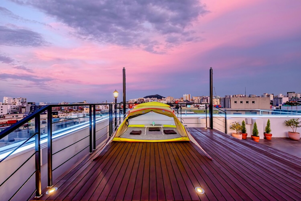 The Jade hotel 28/33