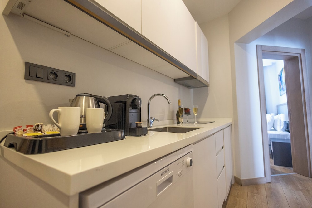 Yalinn Hotel 50/50