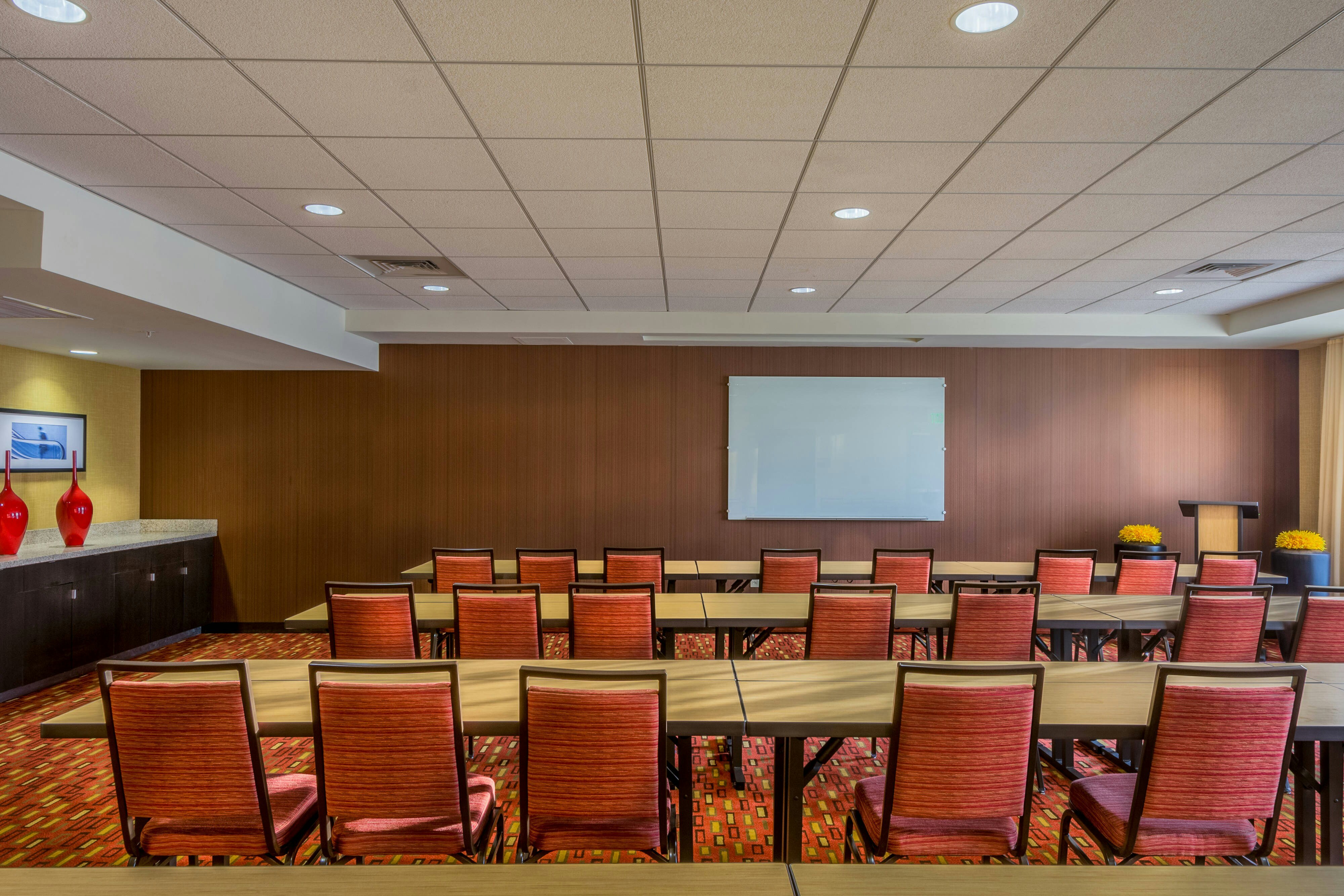 Courtyard by Marriott Charleston Downtown/Civic Center 3/5
