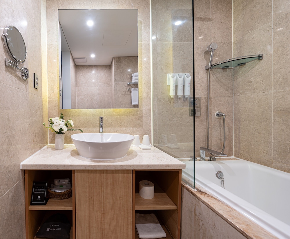 Korean, Deluxe, Suite, Futon Bed, Queen Bed, New Wing, Corner، Eldis Regent Hotel 5/5