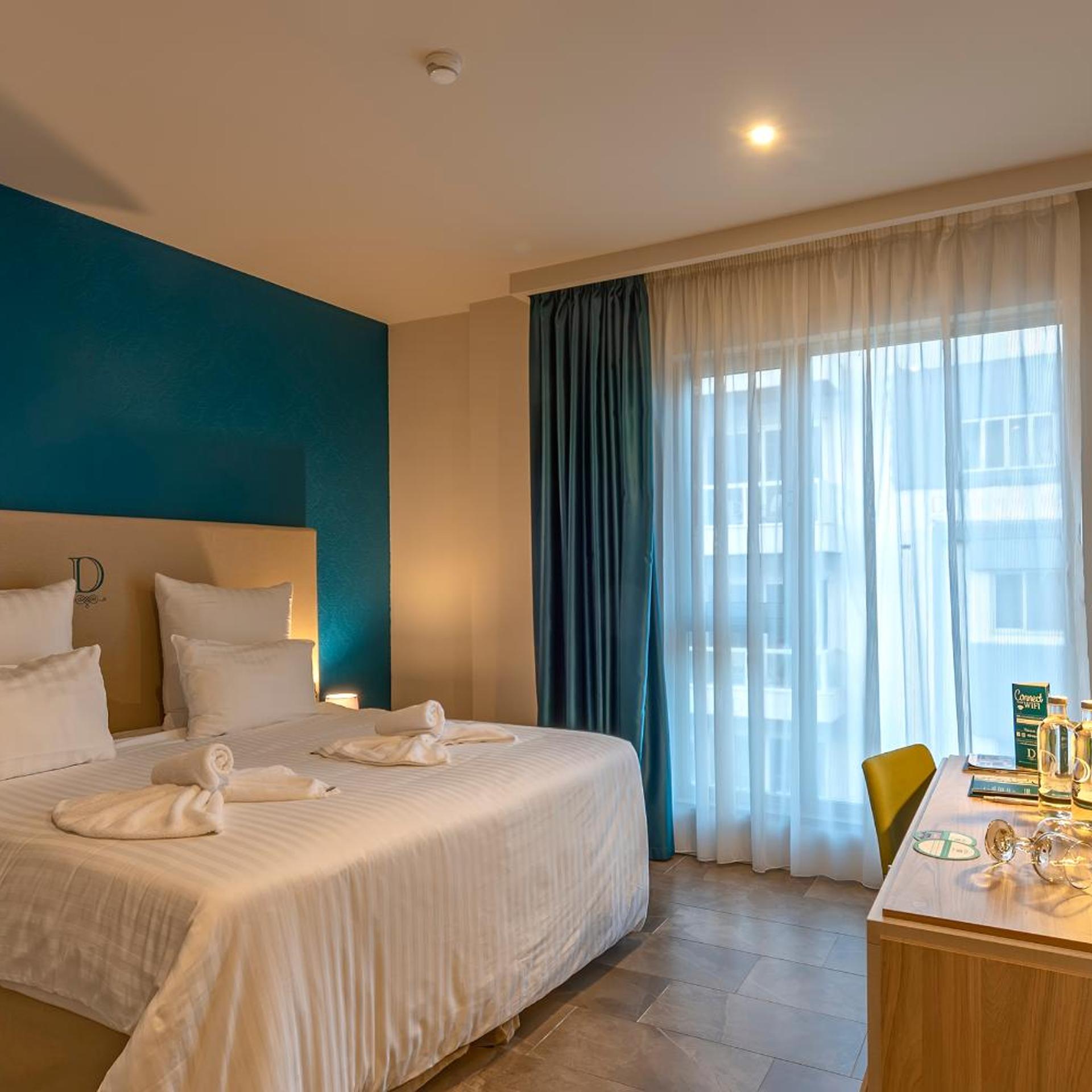 Efficiency, Double or Twin Bed