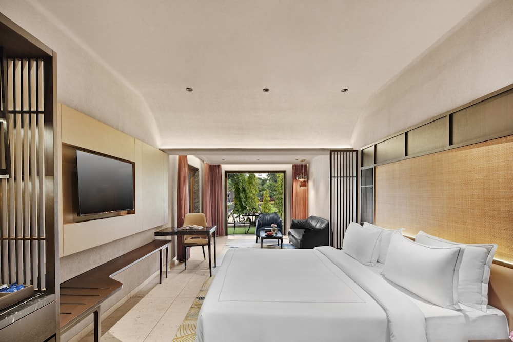 Premium, Queen Bed, Private Garden