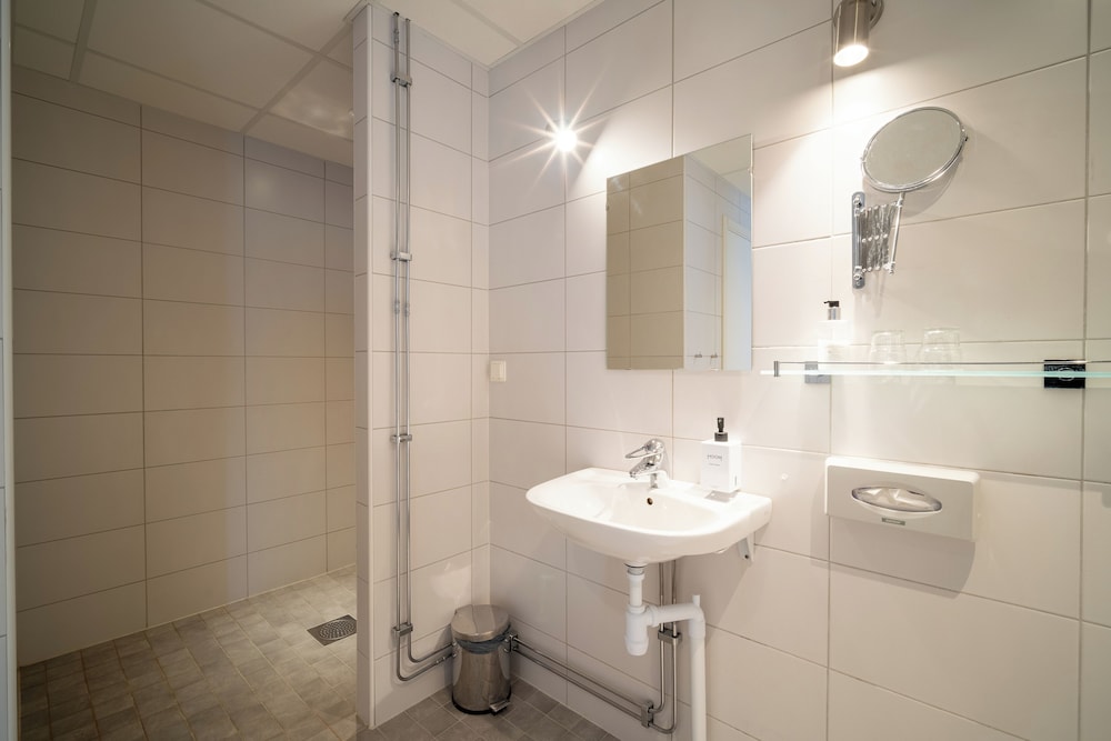 Suite, King Bed, Sofa, Injoy Premium Solna 7/10