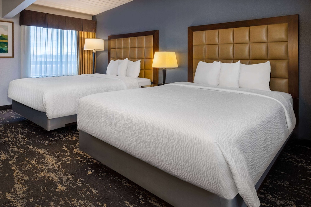 Deluxe, 2 Queen Beds